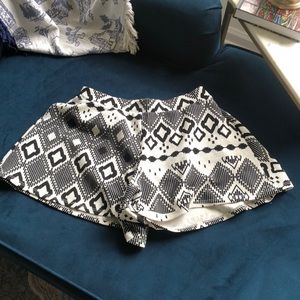 Shorts, black and white, size large, moa moa.